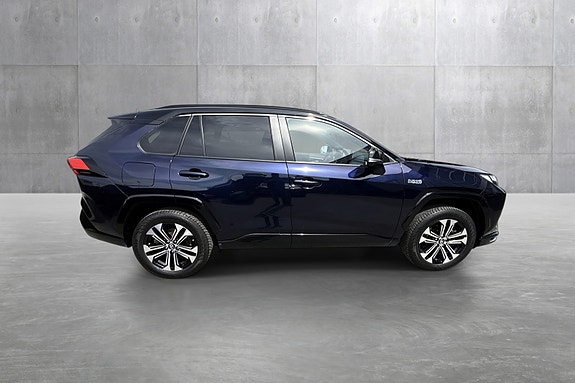Toyota RAV4 6 of 26
