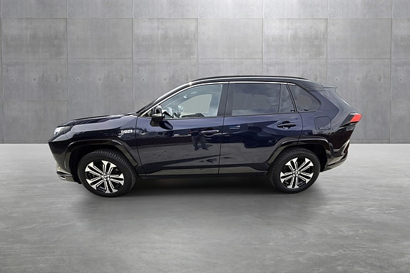 Toyota RAV4 2 of 26