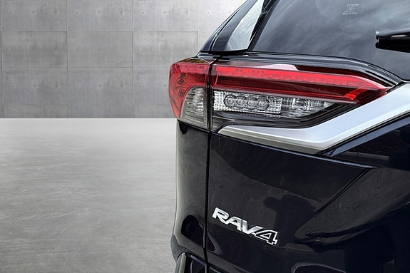 Toyota RAV4 13 of 26