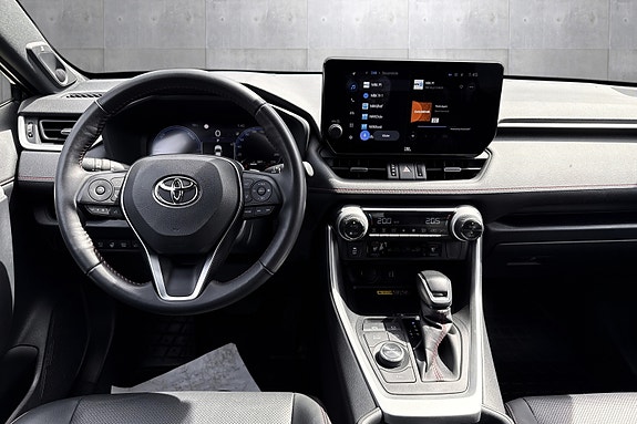 Toyota RAV4 16 of 26