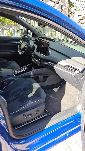 Skoda Enyaq 10 of 16