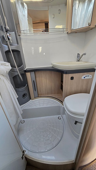 Hobby Siesta V65 GE - Hengerfeste, Sykkelstativ, Cruisekontroll, DAB, BT, TV, Enkle Senger , 2 x Aircondition 15 of 30