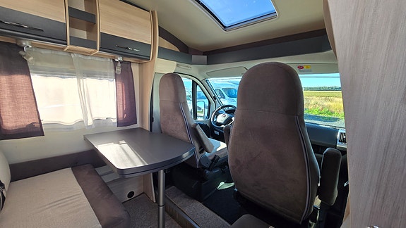 Hobby Siesta V65 GE - Hengerfeste, Sykkelstativ, Cruisekontroll, DAB, BT, TV, Enkle Senger , 2 x Aircondition 12 of 30