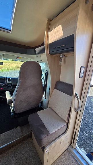 Hobby Siesta V65 GE - Hengerfeste, Sykkelstativ, Cruisekontroll, DAB, BT, TV, Enkle Senger , 2 x Aircondition 28 of 30