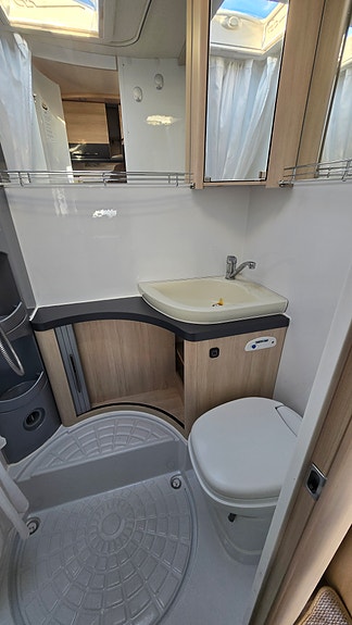 Hobby Siesta V65 GE - Hengerfeste, Sykkelstativ, Cruisekontroll, DAB, BT, TV, Enkle Senger , 2 x Aircondition 14 of 30