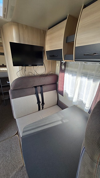 Hobby Siesta V65 GE - Hengerfeste, Sykkelstativ, Cruisekontroll, DAB, BT, TV, Enkle Senger , 2 x Aircondition 25 of 30
