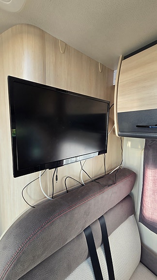 Hobby Siesta V65 GE - Hengerfeste, Sykkelstativ, Cruisekontroll, DAB, BT, TV, Enkle Senger , 2 x Aircondition 27 of 30