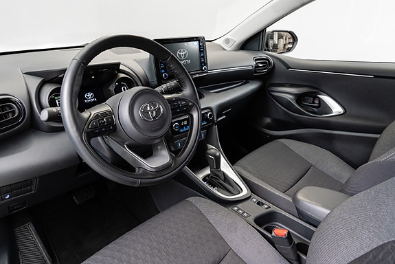 Toyota Yaris 13 of 30