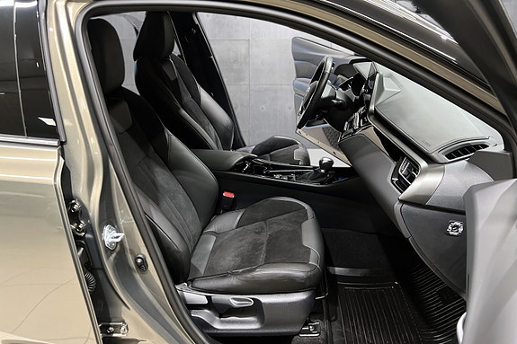 Toyota C-HR 13 of 18
