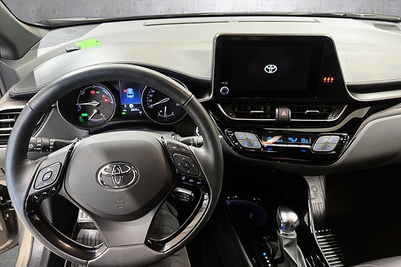 Toyota C-HR 11 of 18
