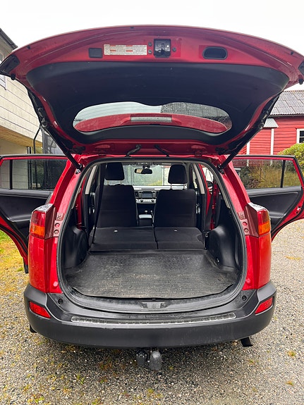 Toyota RAV4 16 of 29