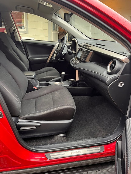 Toyota RAV4 10 of 29