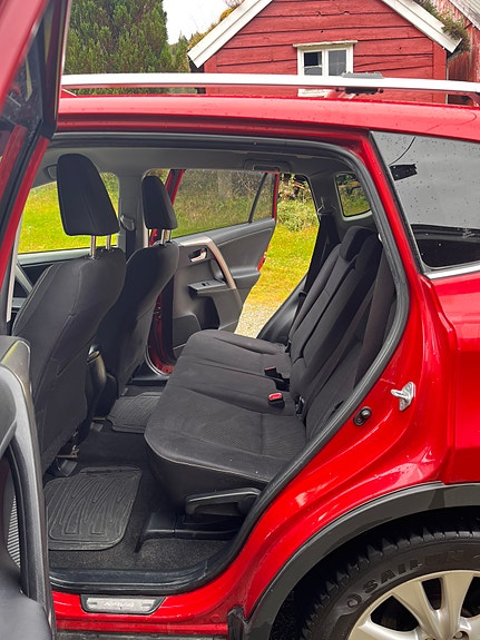 Toyota RAV4 18 of 29