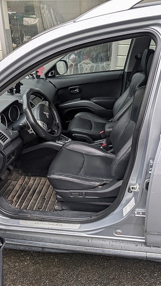 Mitsubishi Outlander 3 of 10