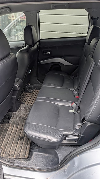 Mitsubishi Outlander 2 of 10