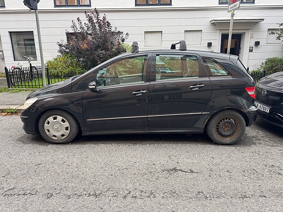 Mercedes-Benz B150 3 of 18