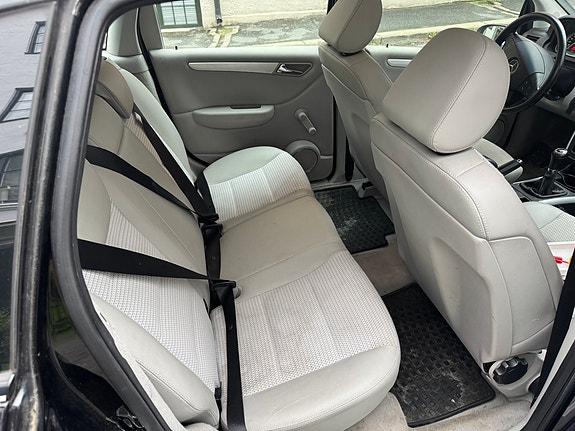 Mercedes-Benz B150 8 of 18