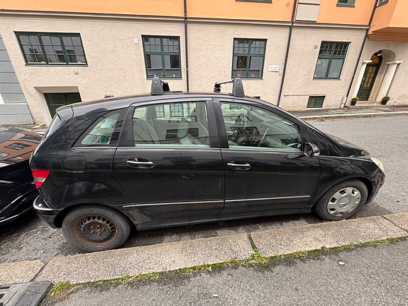 Mercedes-Benz B150 4 of 18