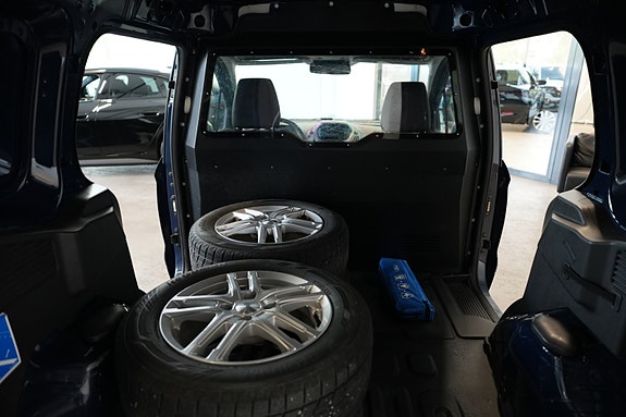 Ford Transit Courier 16 of 21