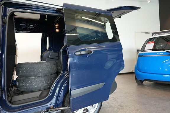 Ford Transit Courier 17 of 21
