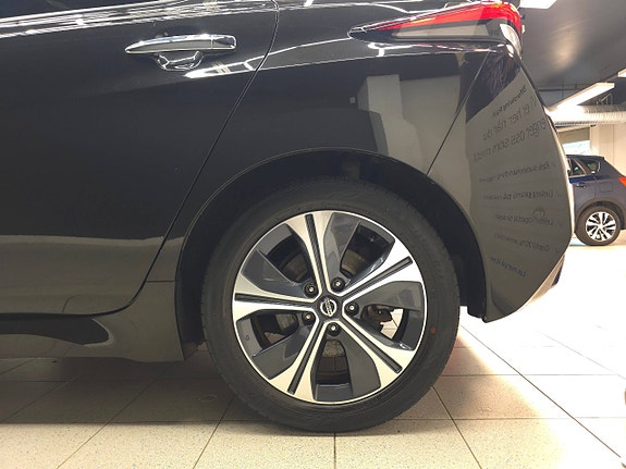 Nissan Leaf 5 of 30
