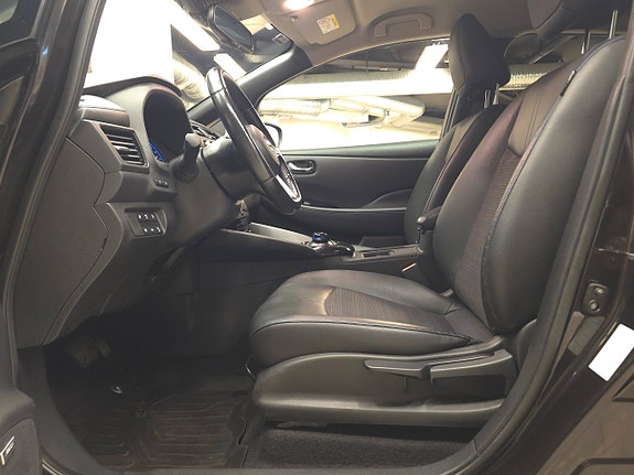 Nissan Leaf 28 of 30
