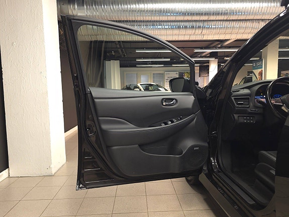 Nissan Leaf 27 of 30
