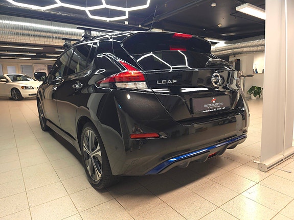 Nissan Leaf 7 of 30
