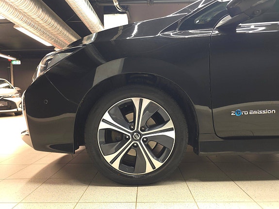 Nissan Leaf 4 of 30