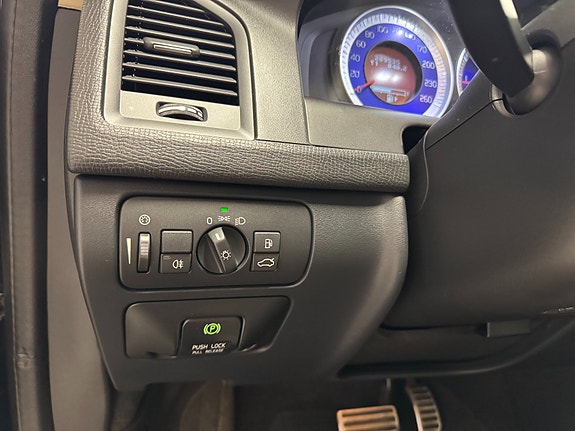 Volvo XC60 18 of 30