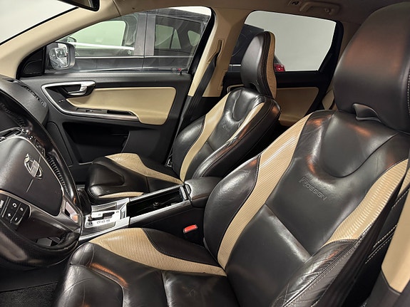 Volvo XC60 11 of 30