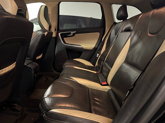 Volvo XC60 27 of 30