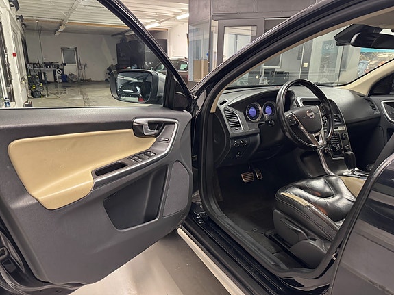 Volvo XC60 10 of 30