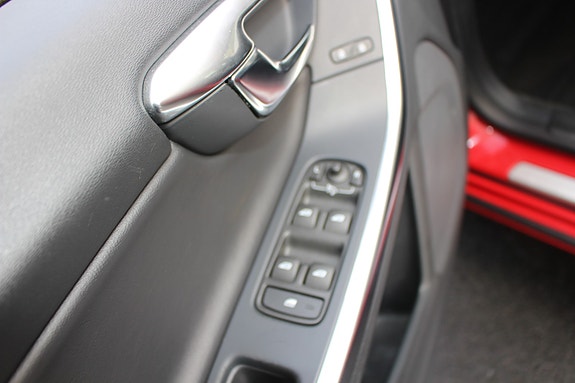 Volvo V60 8 of 28