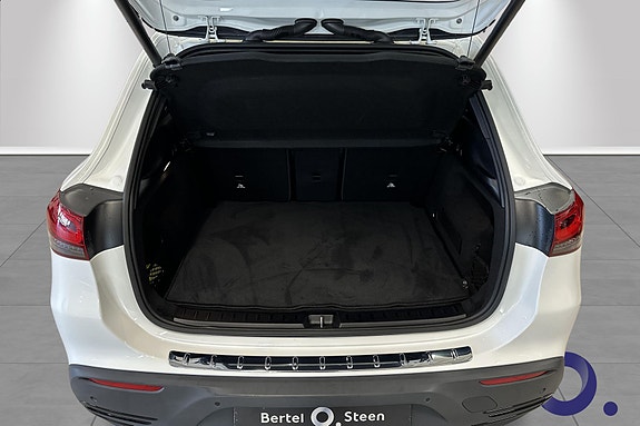 Mercedes-Benz EQA250 9 of 28