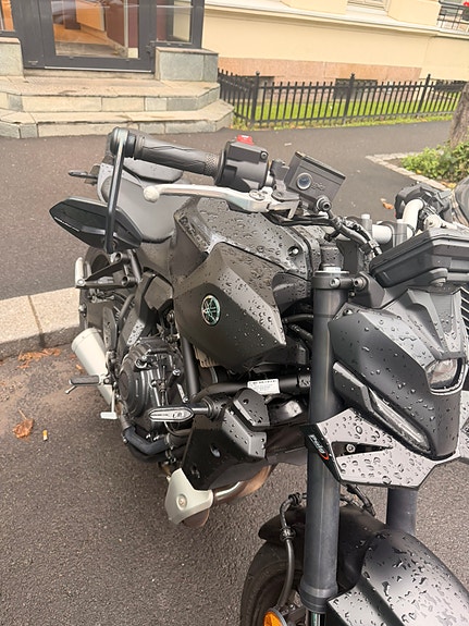 Yamaha MT-07 7 of 9