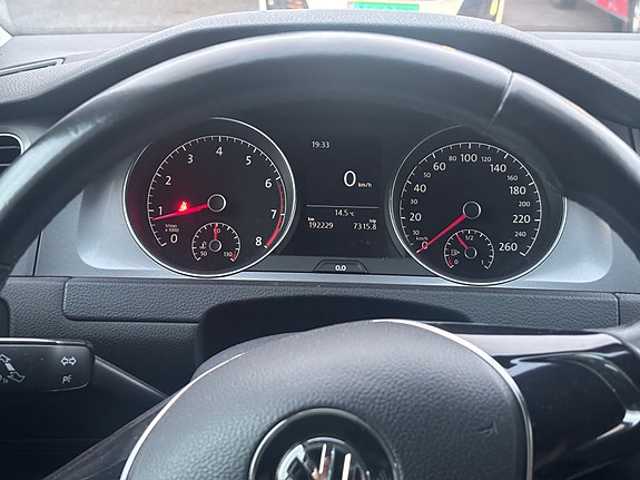 Volkswagen Golf VII 14 of 30
