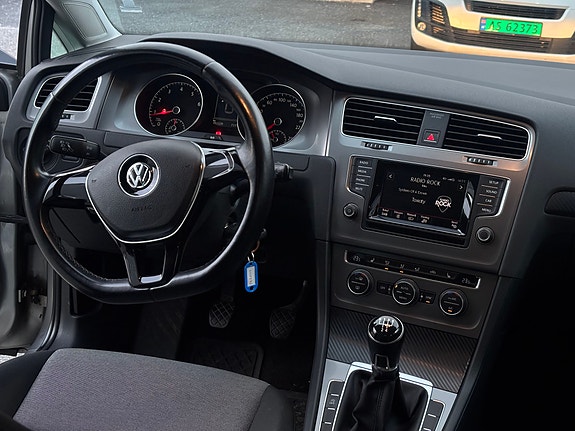 Volkswagen Golf VII 9 of 30