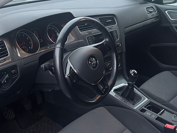 Volkswagen Golf VII 15 of 30