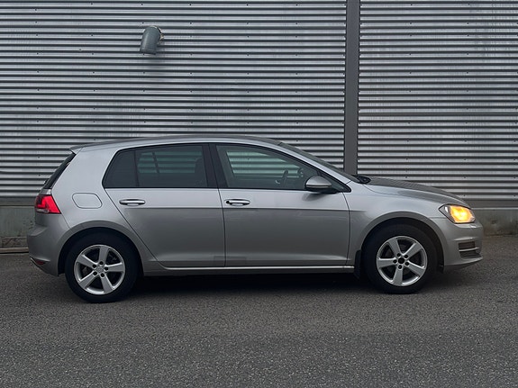 Volkswagen Golf VII 13 of 30