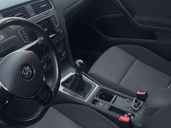 Volkswagen Golf VII 18 of 30
