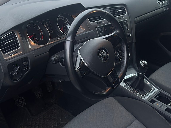 Volkswagen Golf VII 16 of 30