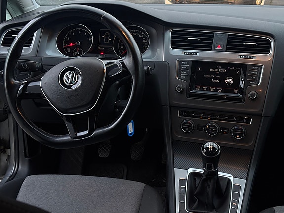 Volkswagen Golf VII 24 of 30
