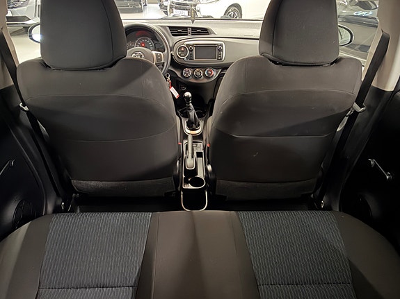 Toyota Yaris 13 of 30