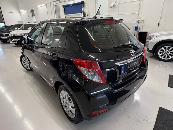 Toyota Yaris 6 of 30