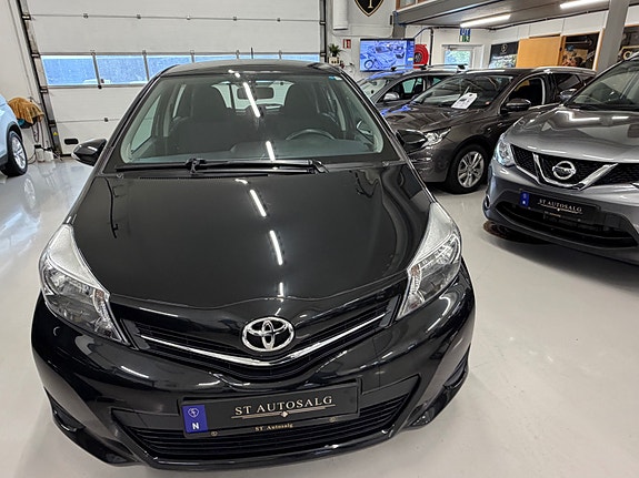Toyota Yaris 9 of 30