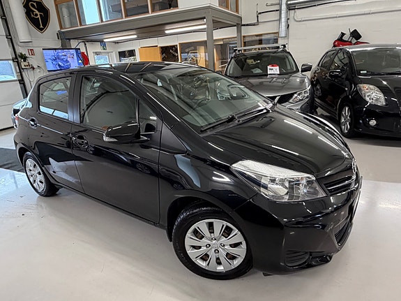 Toyota Yaris 2 of 30
