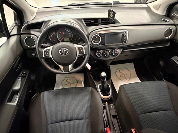 Toyota Yaris 15 of 30