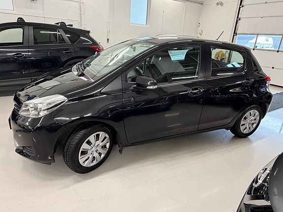 Toyota Yaris 8 of 30