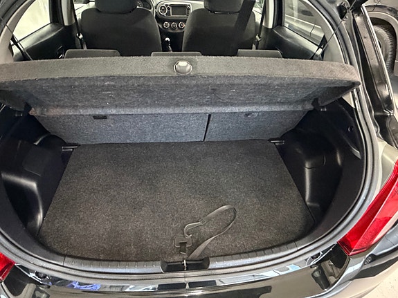 Toyota Yaris 11 of 30